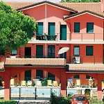 Modern With Garden And Pool Appartamento Rosolina Mare